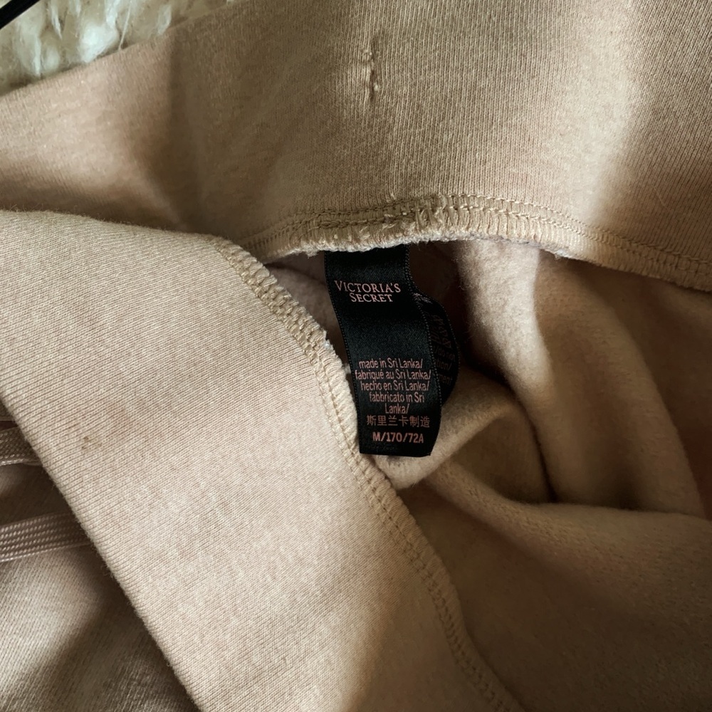 $3/20 Victoria's Secret Light Tan Women's Fleece Drawstring Lounge Shorts M - Picture 5 of 5